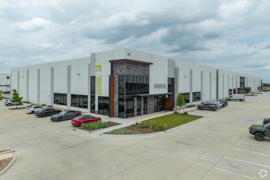 170 Deep Roots Dr, Buda, TX for lease - Primary Photo - Image 1 of 18