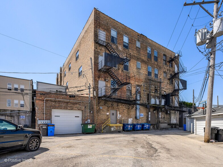 3045-3047 N Lincoln Ave, Chicago, IL à louer - Photo du bâtiment - Image 2 de 24