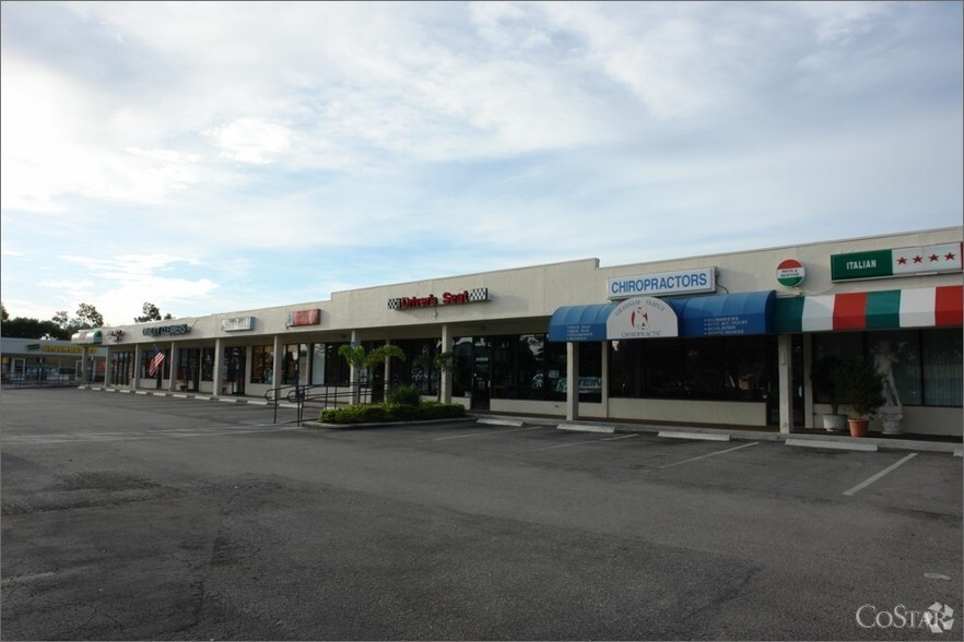 1920-1960 SE Federal Hwy, Stuart, FL à louer - Photo du bâtiment - Image 3 de 6