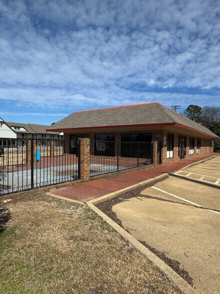 3118 Estes Pky, Longview, TX à vendre - Photo du bâtiment - Image 2 de 5