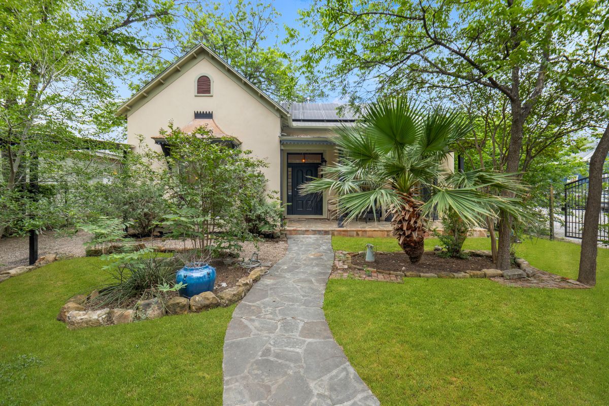 1012 N Flores St, San Antonio, TX for sale Primary Photo- Image 1 of 24