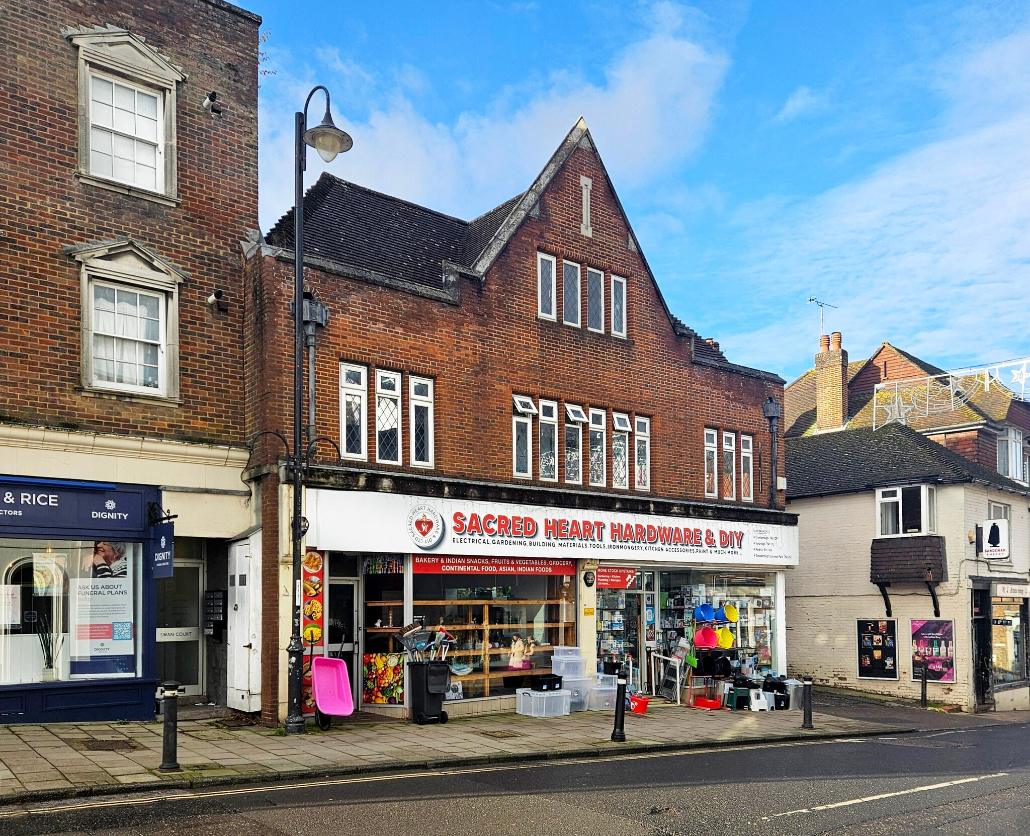 8-10 London Rd, East Grinstead for sale Primary Photo- Image 1 of 4