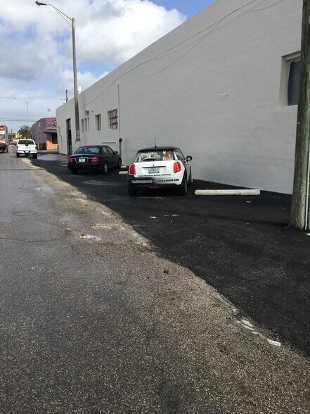 5201 NW 37th Ave, Miami, FL à louer - Photo du bâtiment - Image 2 de 2