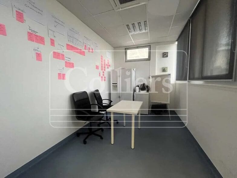 Office in Marseille for lease - Building Photo - Image 3 of 9