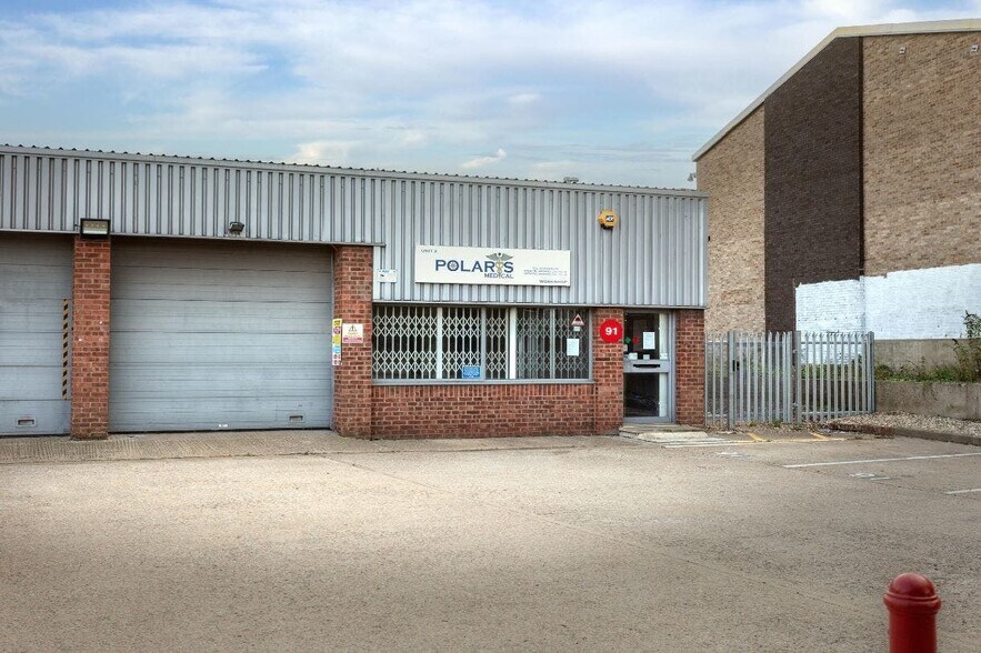 89-91 Whitby Rd, Slough à louer - Photo du bâtiment - Image 2 de 6