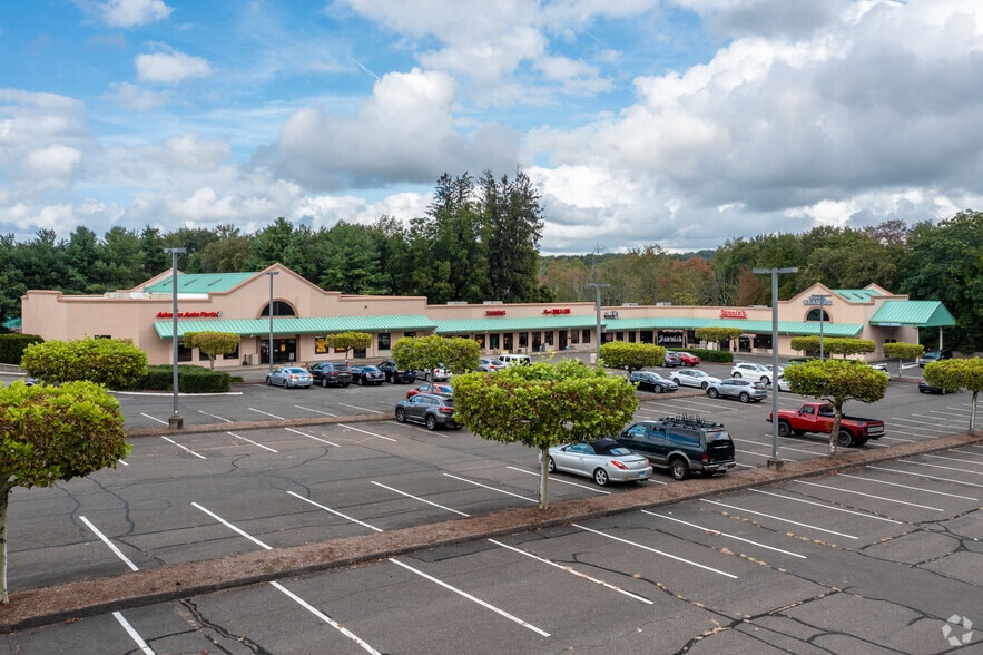 380 Monroe Tpke, Monroe, CT for lease - Building Photo - Image 3 of 5