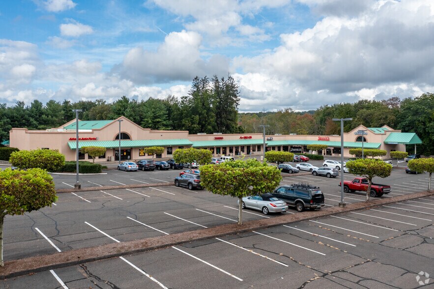 380 Monroe Tpke, Monroe, CT à louer - Photo du bâtiment - Image 2 de 17