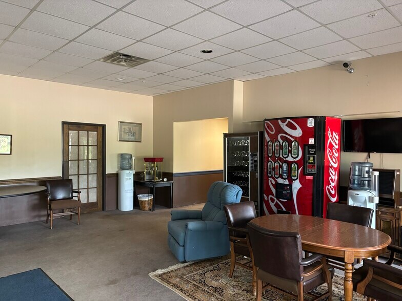 95 Teletech Dr, Moundsville, WV à louer - Photo du bâtiment - Image 3 de 11