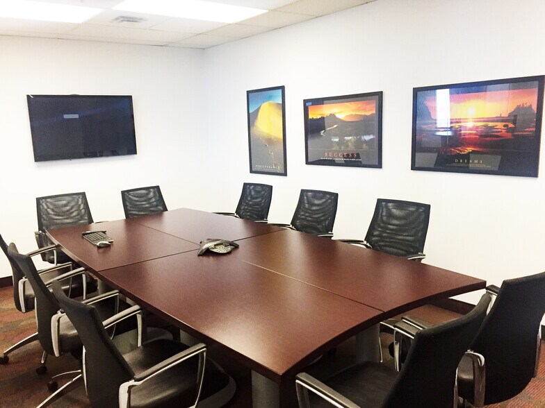 100 Boul Alexis-Nihon, Montréal, QC à louer - Photo intérieure - Image 2 de 12