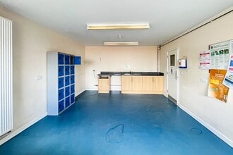 2 Blandford Hts, Blandford Forum for lease Interior Photo- Image 2 of 2