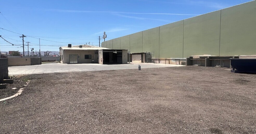 2210 W Buckeye Rd, Phoenix, AZ à louer - Photo du bâtiment - Image 2 de 6