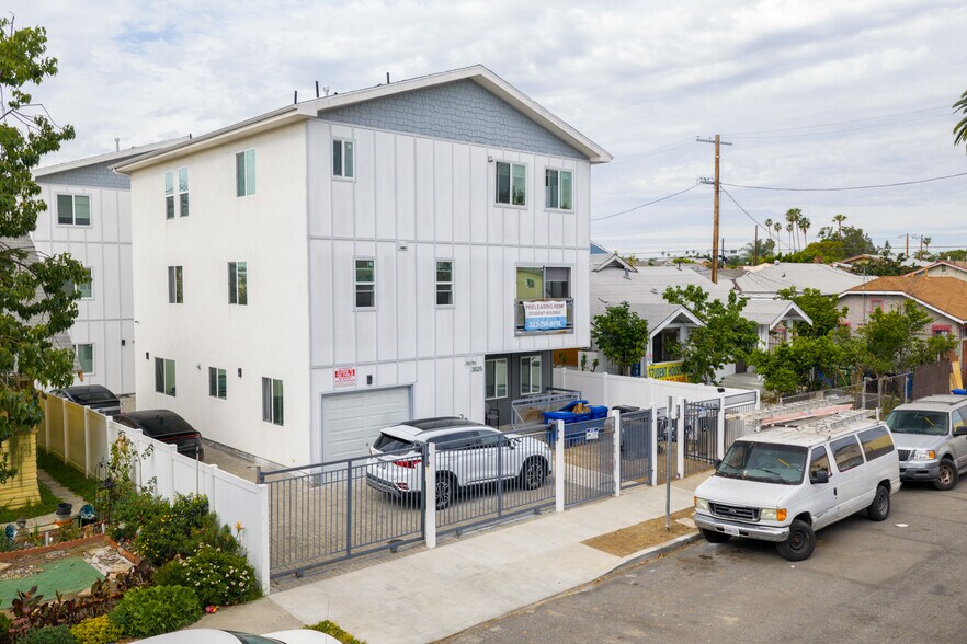 3025 Walton Ave, Los Angeles, CA à vendre - Photo du bâtiment - Image 2 de 18