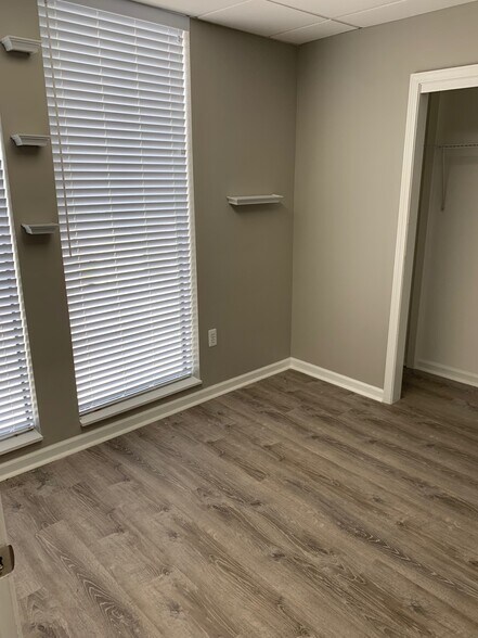 29800 Harper Ave, Saint Clair Shores, MI à louer - Photo du bâtiment - Image 3 de 3