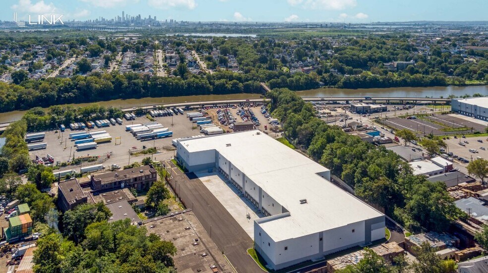 2125 McCarter Hwy, Newark, NJ à louer - Photo du bâtiment - Image 3 de 21