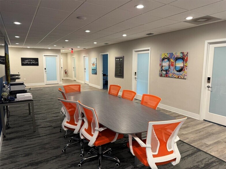 2720 NW 6th St, Gainesville, FL à louer - Photo intérieure - Image 3 de 4