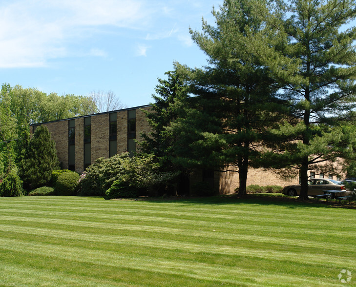 750 Chestnut Ridge Rd, Chestnut Ridge, NY for lease - Building Photo - Image 3 of 6