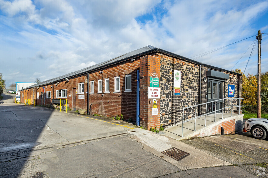 Worsley Brow, St Helens for sale - Primary Photo - Image 1 of 1