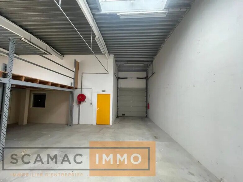 Industrial in Bondoufle for lease - Interior Photo - Image 2 of 8