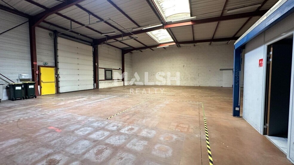 Flex in Vaulx En Velin for lease - Interior Photo - Image 2 of 10