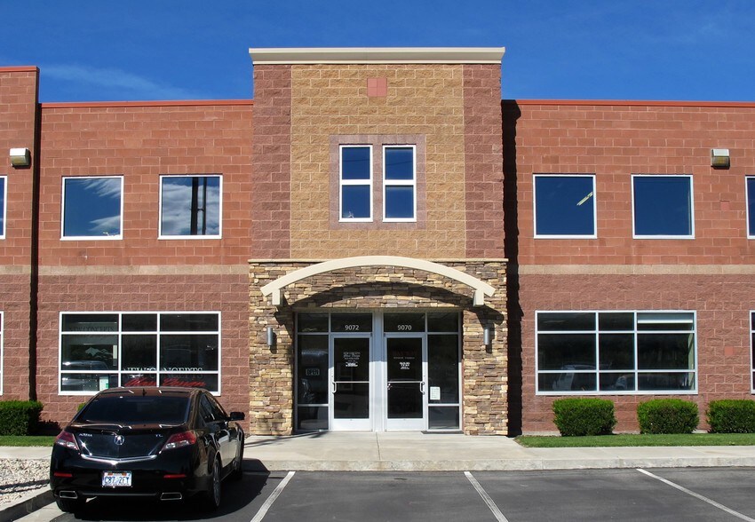 9066-9082 S 300 W, Sandy, UT à louer - Photo du bâtiment - Image 3 de 7