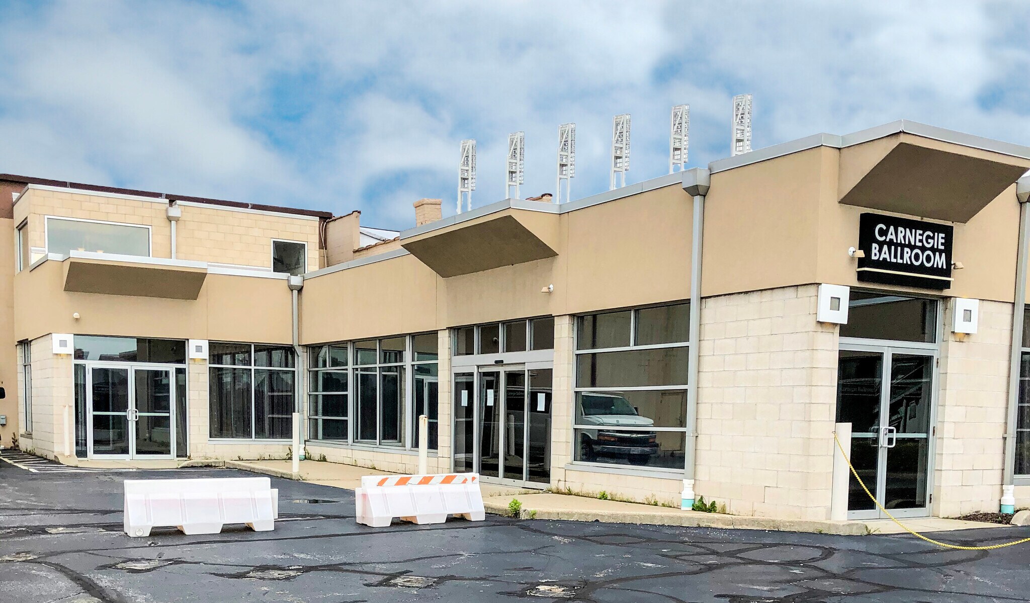 900 Carnegie Ave, Cleveland, OH for lease Primary Photo- Image 1 of 7