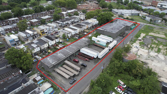 12 Truck Terminal + 27,000 SqFt LOW OPEX - Entrepôt