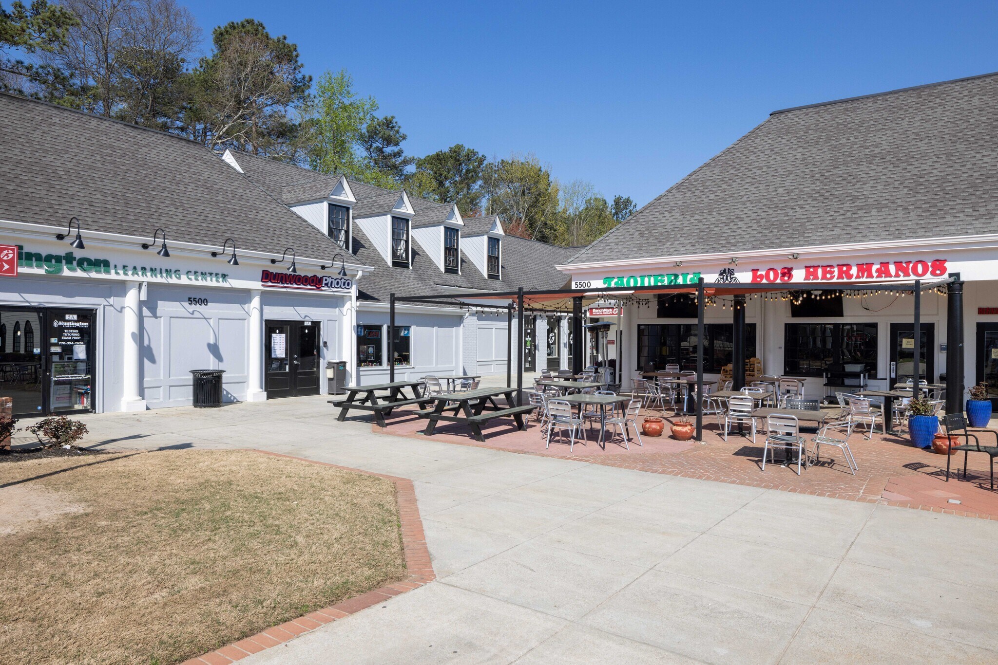 5488-5500 Chamblee Dunwoody Rd, Dunwoody, GA à louer Photo du bâtiment- Image 1 de 17