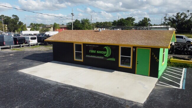 Plus de détails pour 3340 Palm Beach Blvd, Fort Myers, FL - Commerce de détail à vendre