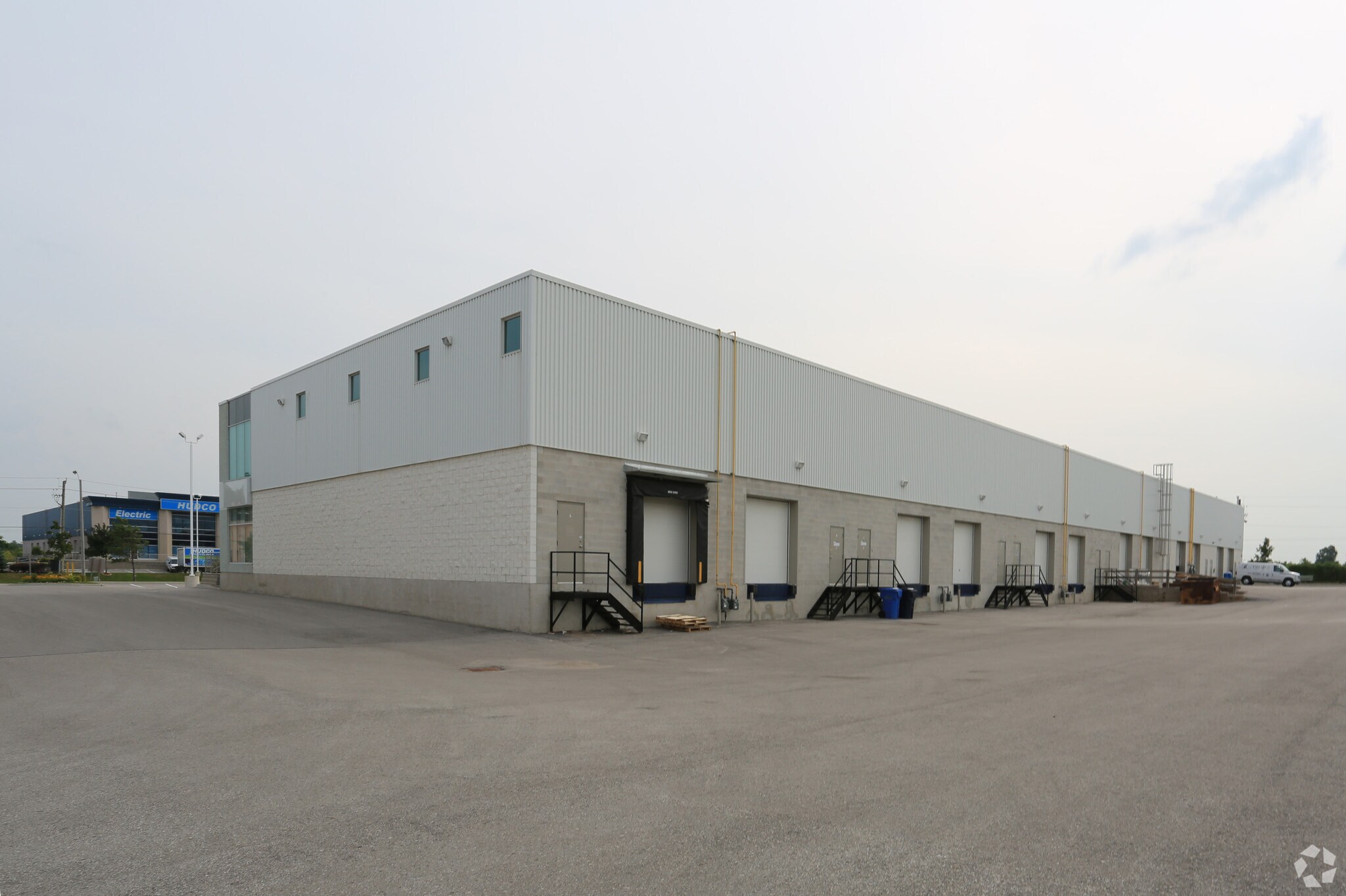 131 Commerce Park Dr, Barrie, ON à vendre Photo du bâtiment- Image 1 de 1