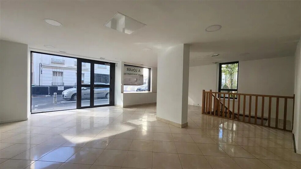 Retail in Paris for lease - Building Photo - Image 2 of 9