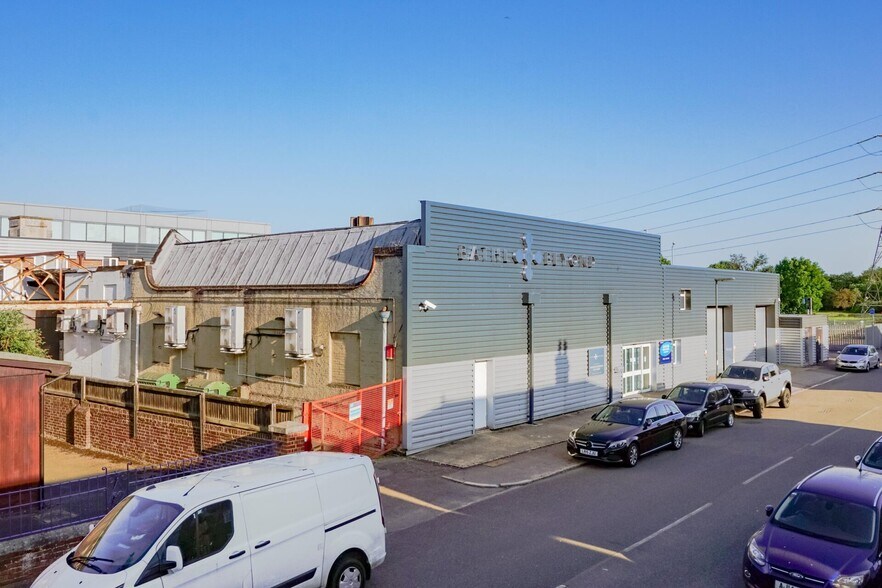 193 London Rd, Staines à vendre - Photo du bâtiment - Image 2 de 3