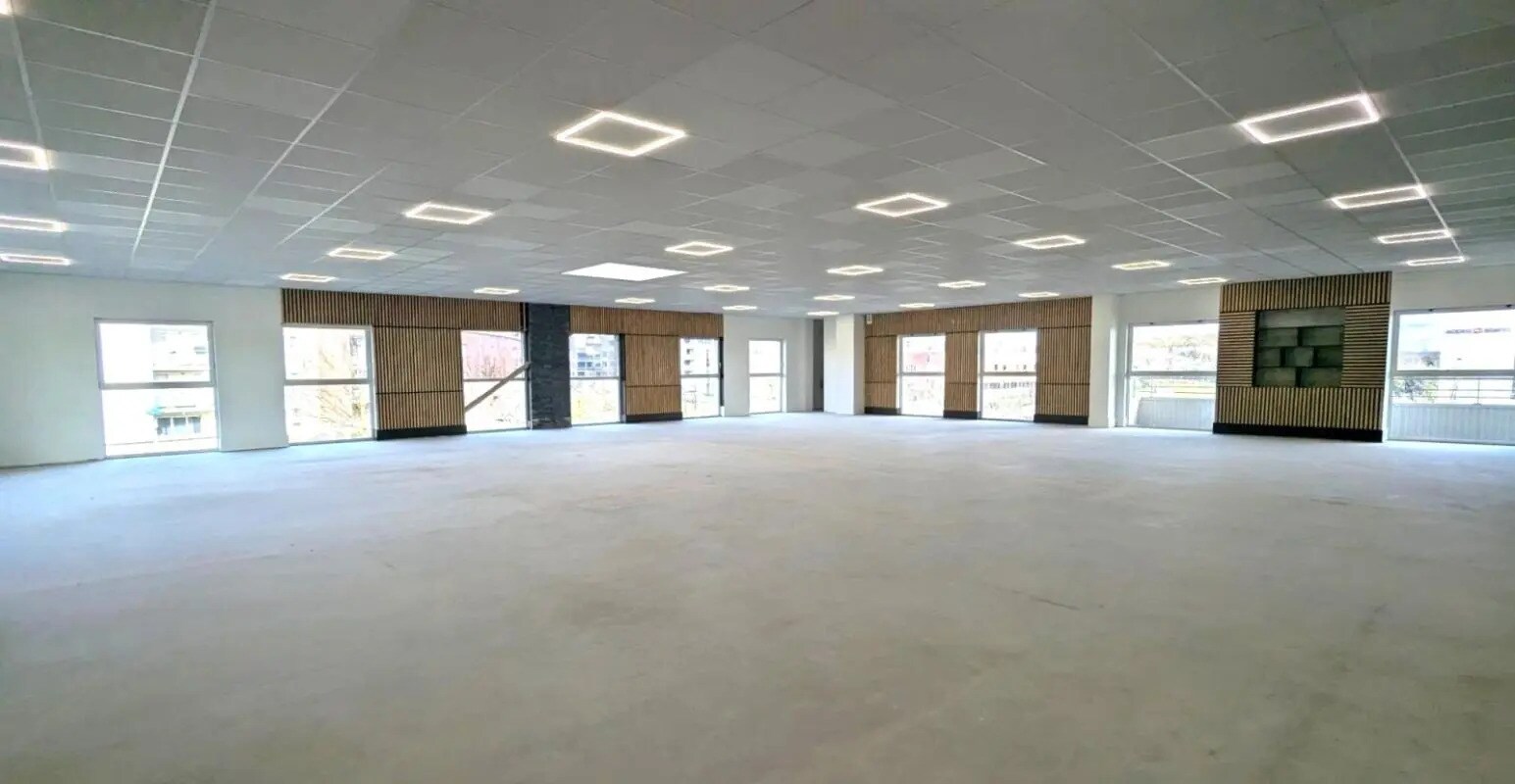 Retail in Colomiers for lease Interior Photo- Image 1 of 8