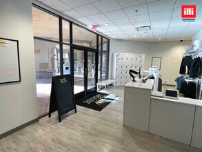 3825-3963 E Thousand Oaks Blvd, Westlake Village, CA à louer Photo intérieure- Image 2 de 5