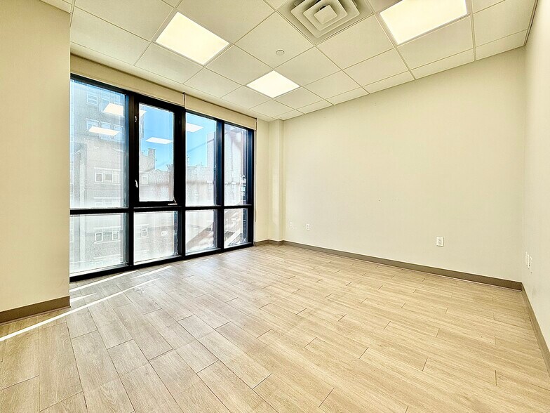 86 Bowery, New York, NY à louer - Photo du bâtiment - Image 3 de 18