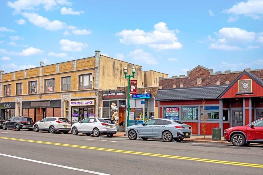 418-420 Cedar Ln, Teaneck, NJ for sale - Building Photo - Image 3 of 6