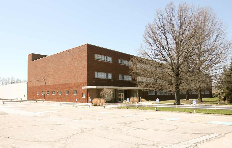 29801 Euclid Ave, Wickliffe, OH à louer - Photo du bâtiment - Image 3 de 3