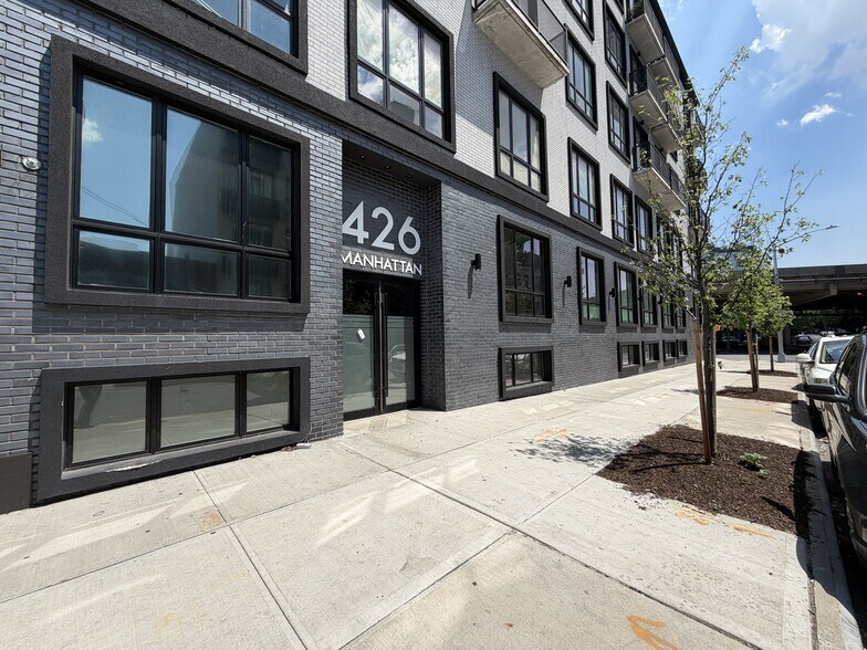 411 Meeker Ave, Brooklyn, NY à louer - Photo du bâtiment - Image 1 de 14