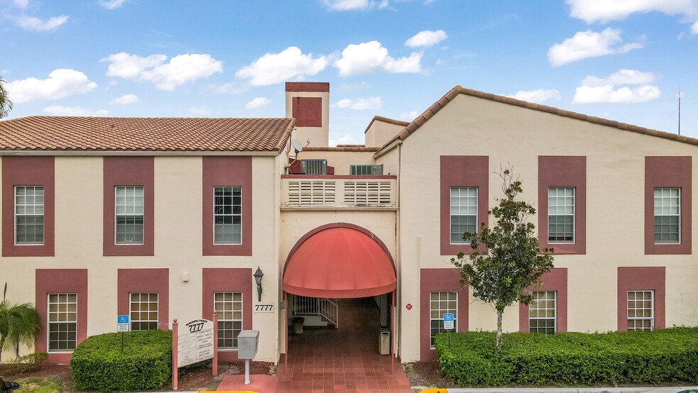 7777 N University Dr, Tamarac, FL for sale - Primary Photo - Image 1 of 124