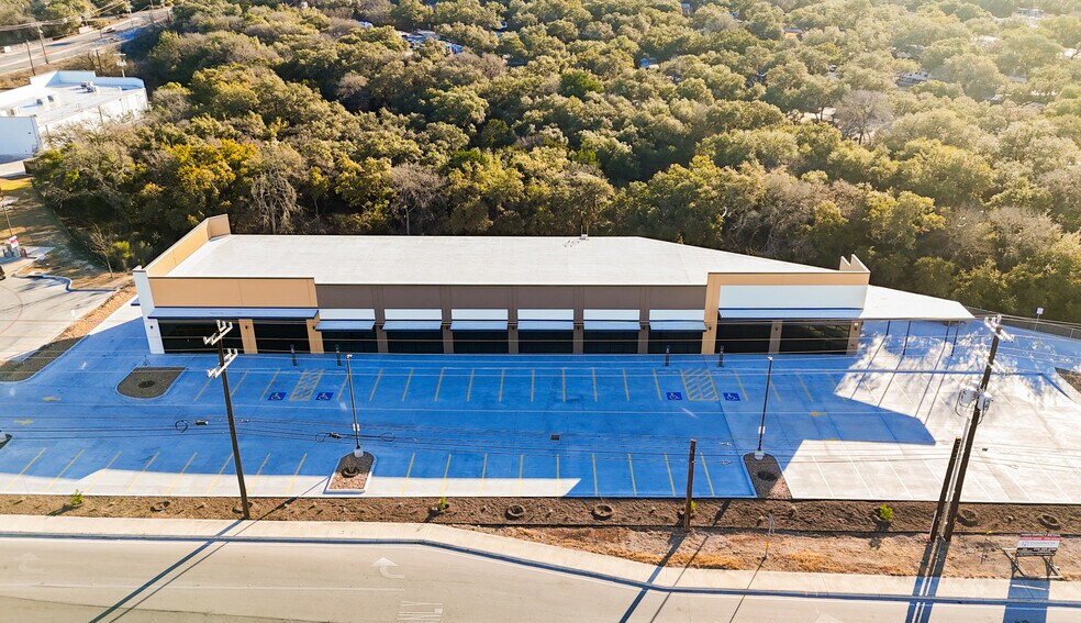 W Loop 1604 and West Military Drive, San Antonio, TX à louer - Photo du bâtiment - Image 3 de 10