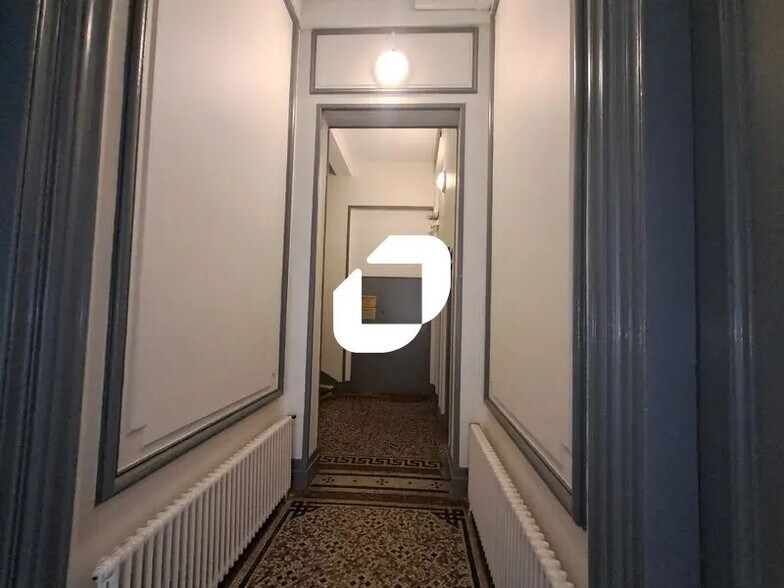 Office in Bordeaux for lease - Building Photo - Image 3 of 4