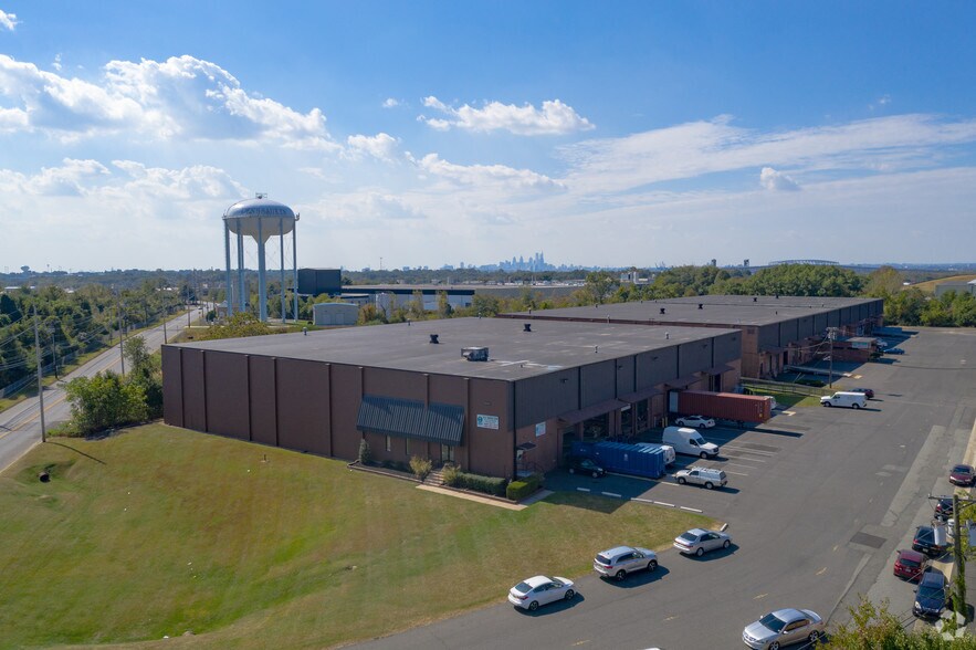 8295-8301 National Hwy, Pennsauken, NJ à louer - Photo du bâtiment - Image 3 de 9