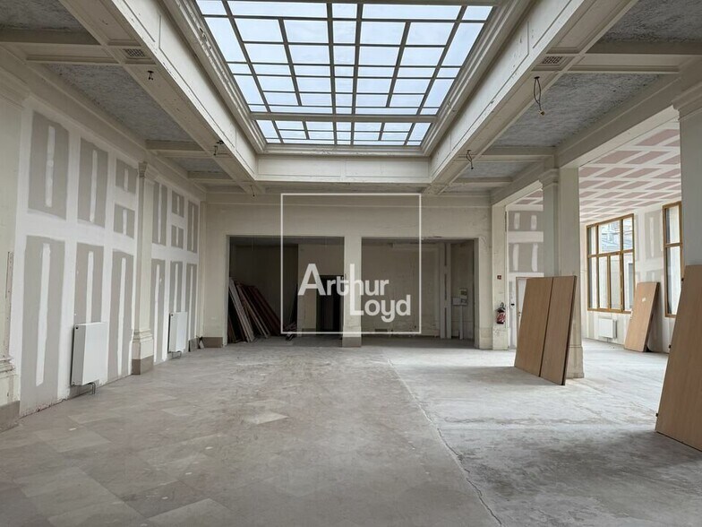Retail in Montereau-Fault-Yonne for lease - Interior Photo - Image 3 of 4