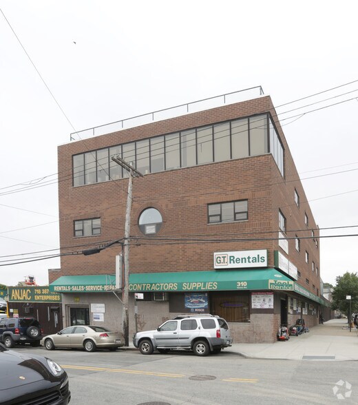 310 Nassau Ave, Brooklyn, NY à louer - Photo du bâtiment - Image 2 de 2