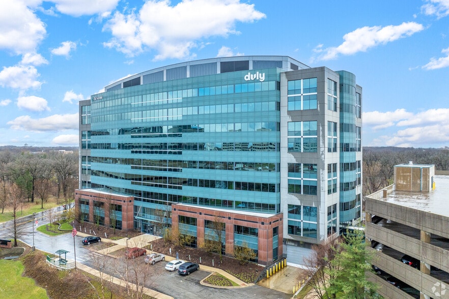 3010 Highland Pky, Downers Grove, IL for lease - Building Photo - Image 1 of 14