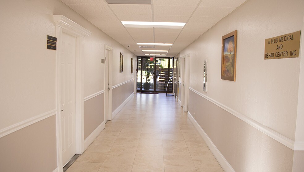 4699 N State Road 7, Tamarac, FL à louer - Hall d’entrée - Image 2 de 6