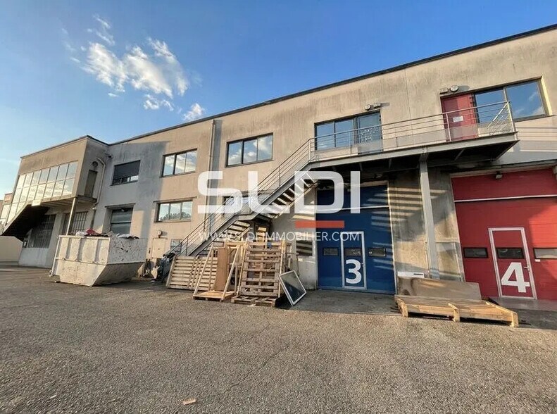 Flex dans Villeurbanne à louer - Photo du bâtiment - Image 1 de 9