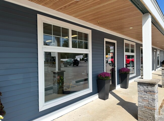 Plus de détails pour 13-17 Main St, Gray, ME - Commerce de détail à vendre