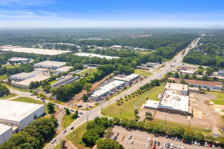 8424-8432 Old Statesville Road Rd, Charlotte, NC for sale - Building Photo - Image 2 of 8