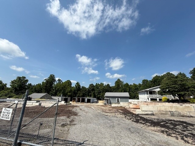 2217 Chestnut Street Ext, High Point, NC à louer - Photo du bâtiment - Image 2 de 7