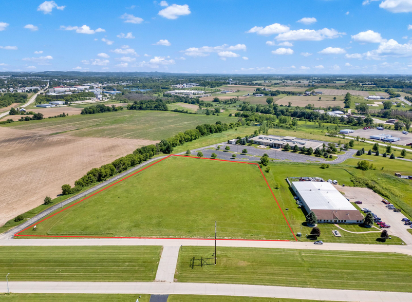 1650 Independence Ave, Hartford, WI for sale - Primary Photo - Image 1 of 4